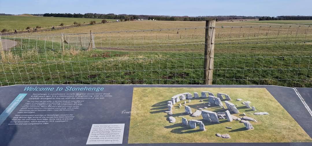 STONEHENGE 1
