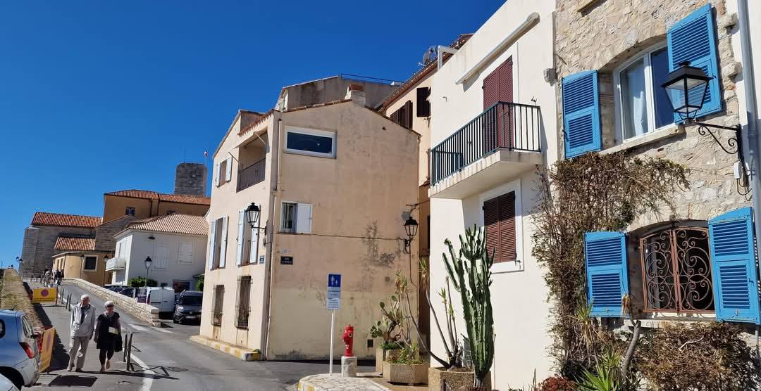Antibes 6