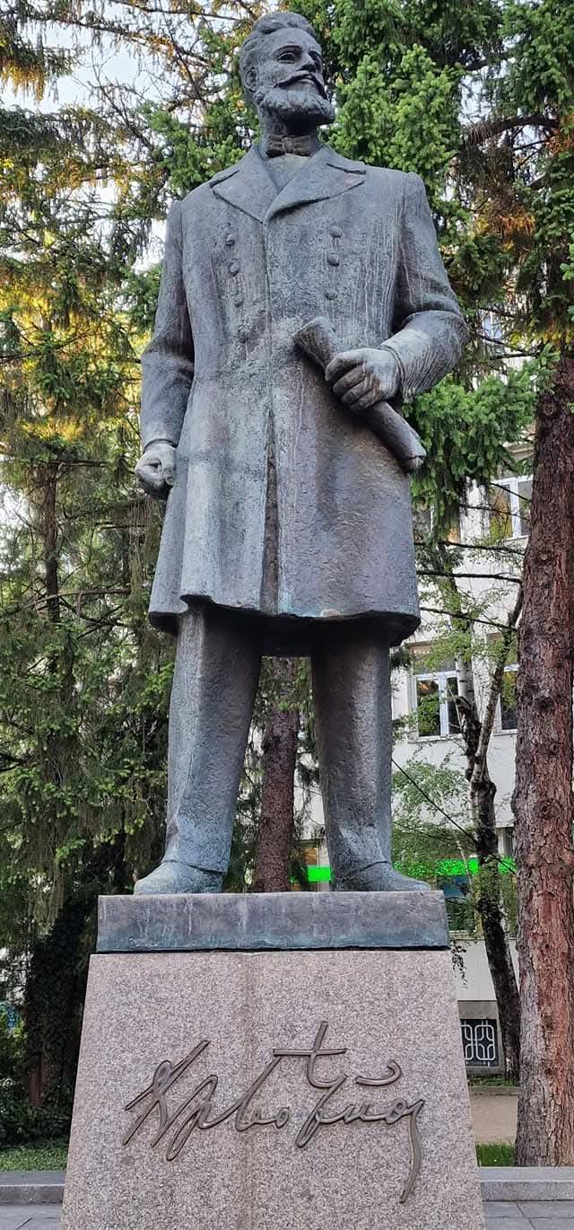 Ботевград 18