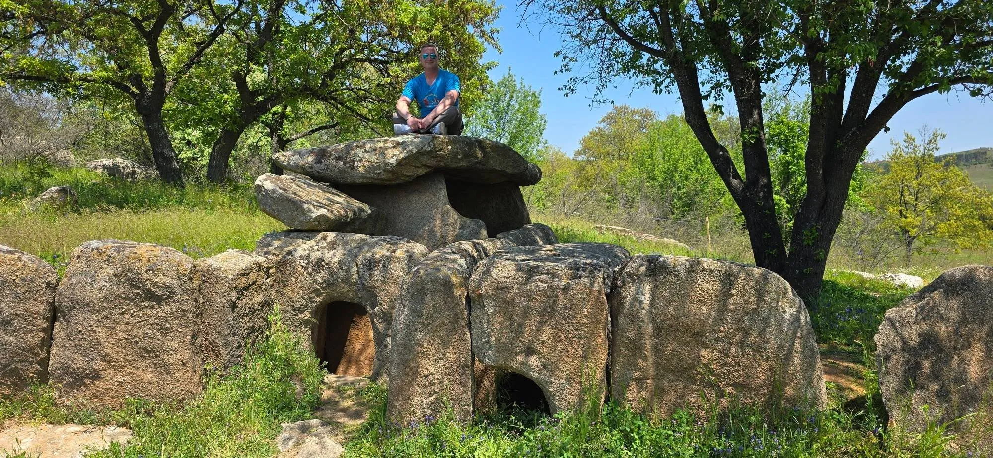 Долменът при село Хлябово 4