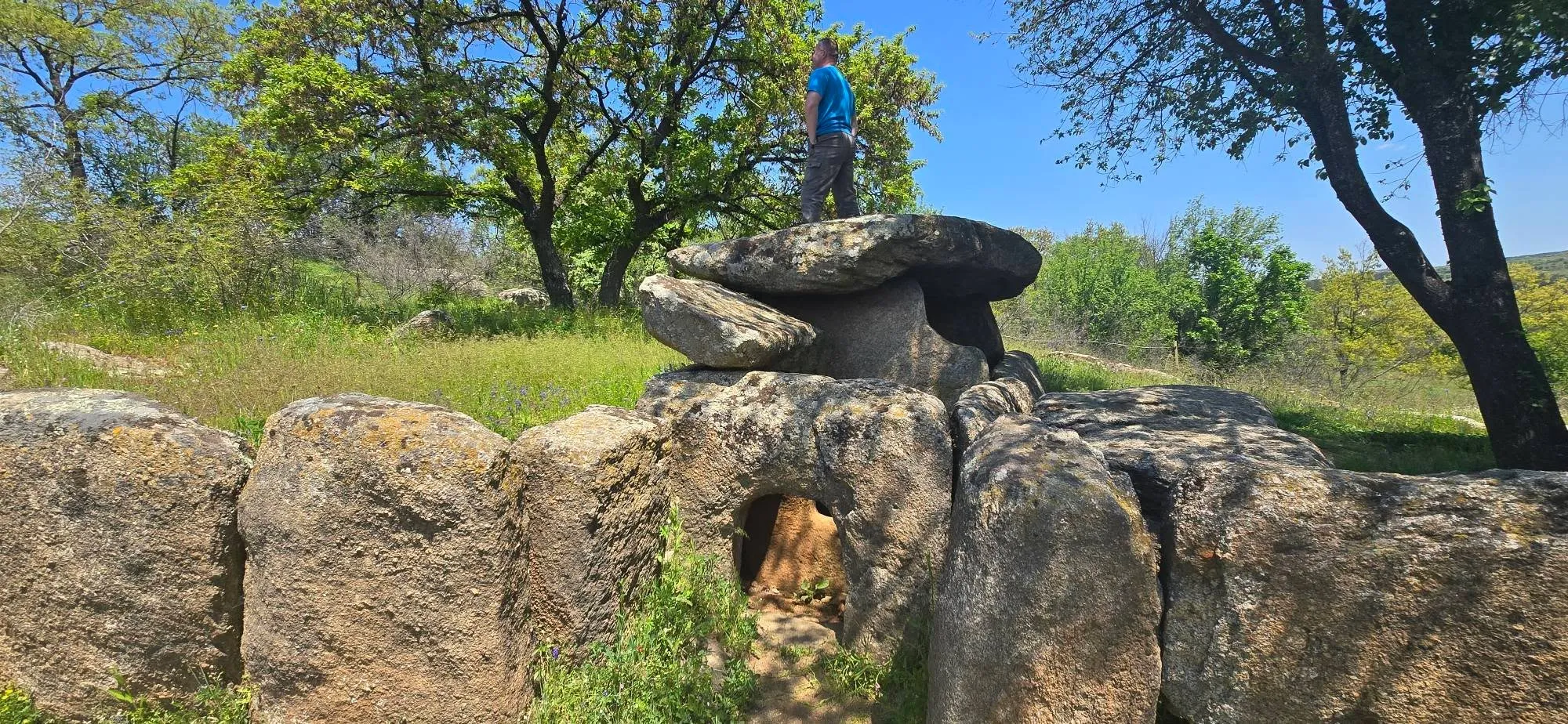 Долменът при село Хлябово 8