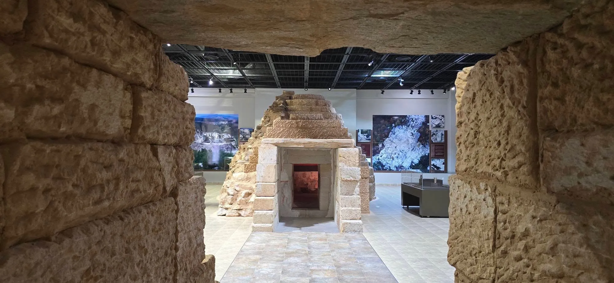 🏺 ПОВЕЧЕ ОТ 2000 ГОДИНИ ИСТОРИЯ… И ЕДНА ГРОБНИЦА, КОЯТО РАЗКАЗВА ВСИЧКО. 🇧🇬 9