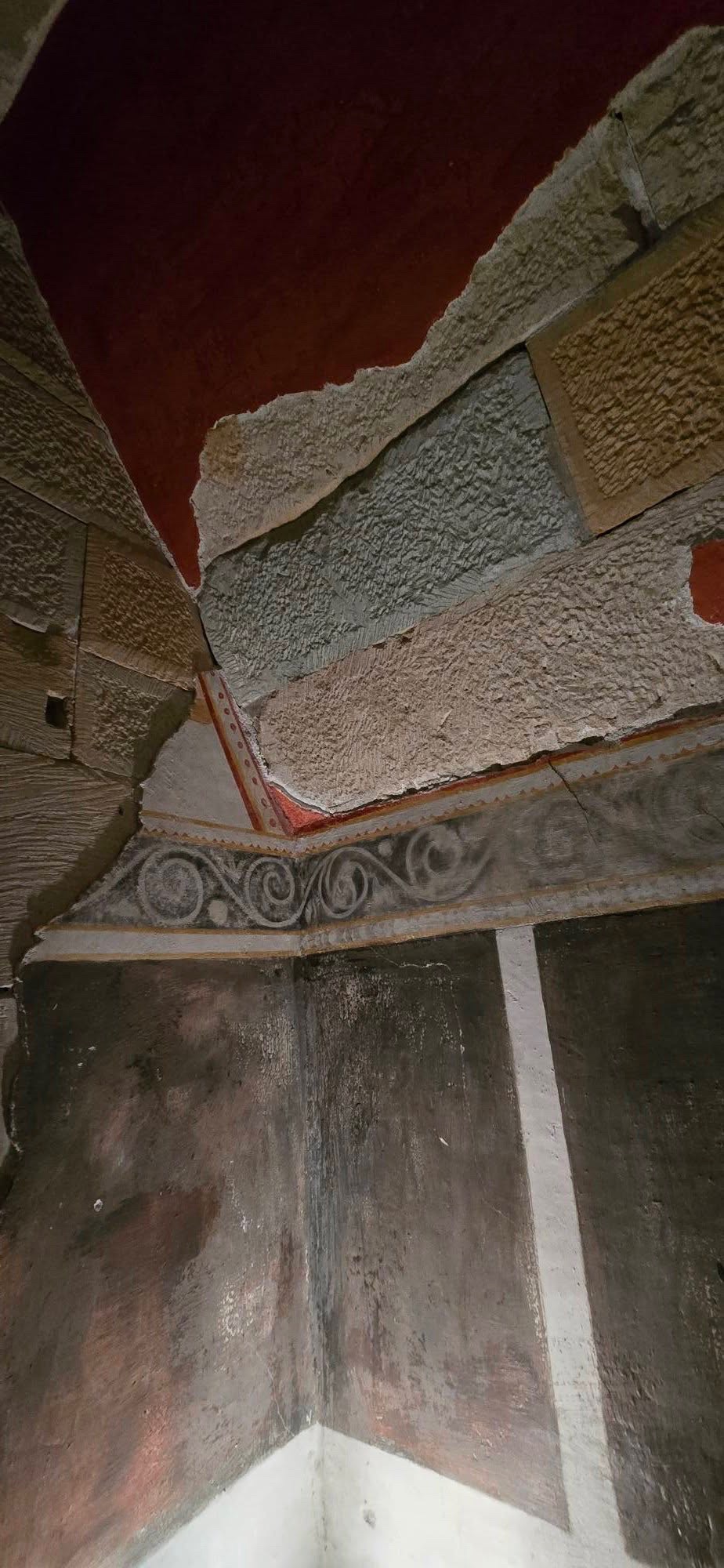 🏺 ПОВЕЧЕ ОТ 2000 ГОДИНИ ИСТОРИЯ… И ЕДНА ГРОБНИЦА, КОЯТО РАЗКАЗВА ВСИЧКО. 🇧🇬 15